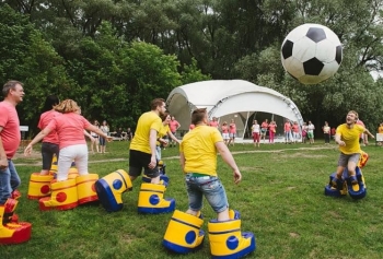 Giant Football Game